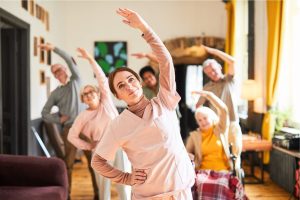 Sport de grand-mère idéale pour raffermir le corps