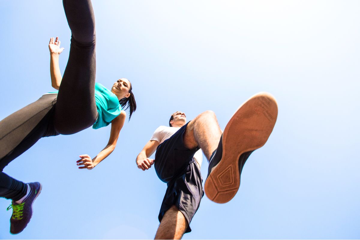 Courir plus vite ou plus loin ? Les deux boostent vos performances physiques
