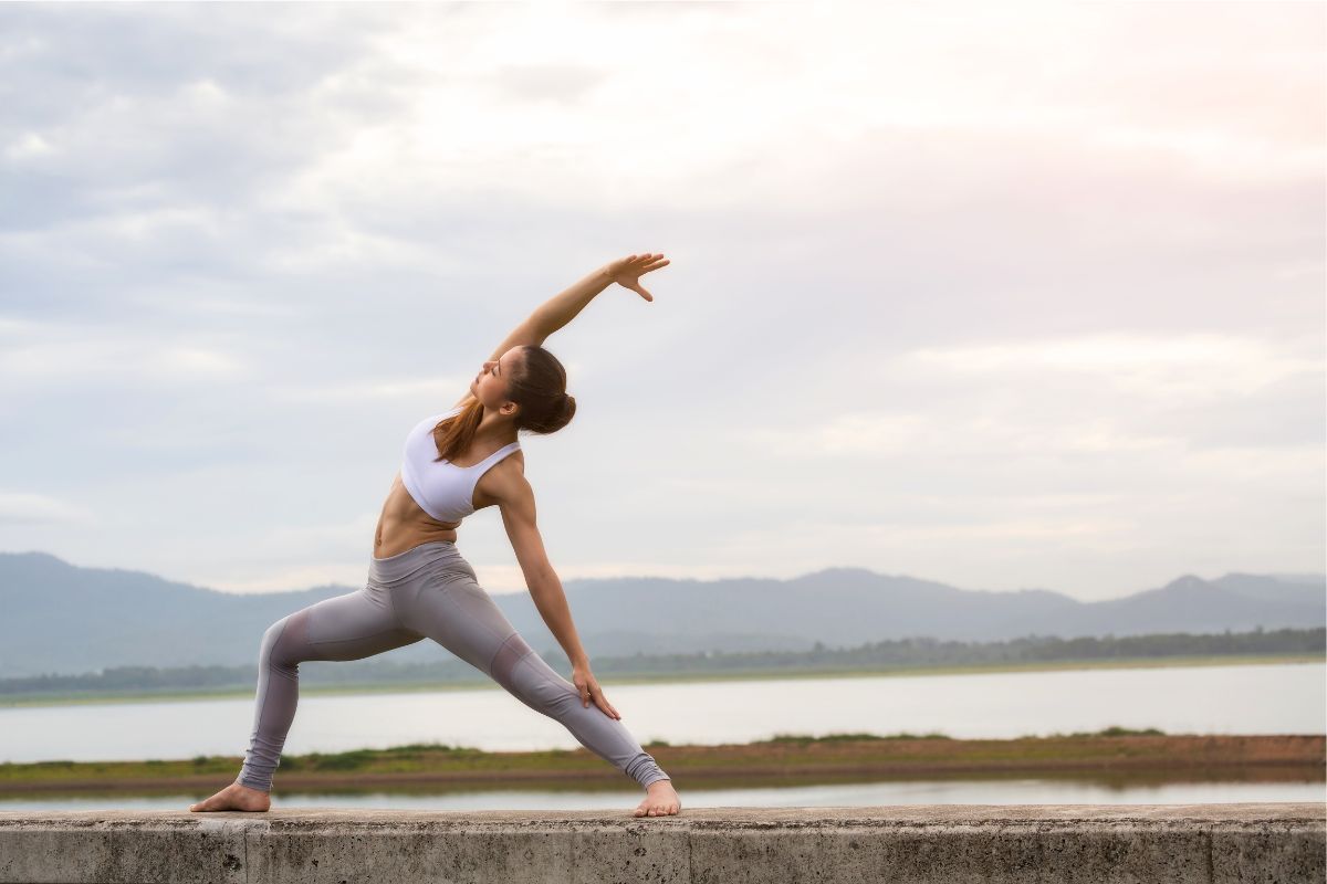 Yoga : 6 postures efficaces pour renforcer ses abdos rapidement